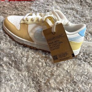 Nike Women's Sneakers in Cream, Blue, and Tan